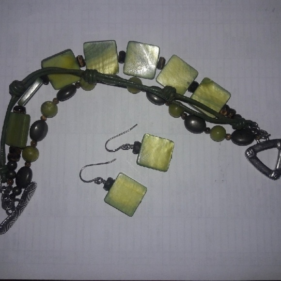 VINTAGE Silpada Mother of pearl and Pyrite Bracelet Set
